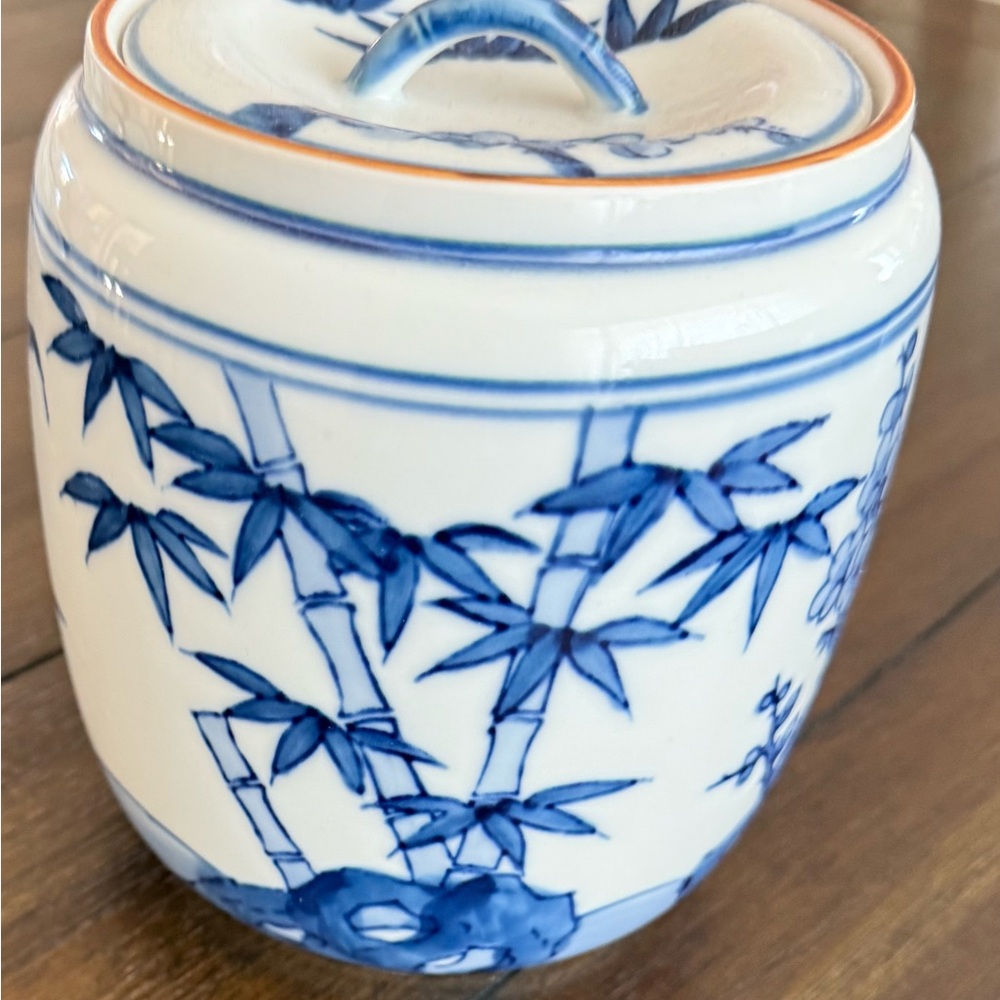 Shikunko dyed water fingers Blue and White Ceramic Jar with Bamboo Design
